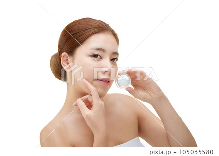 beautiful young woman with clean skin and moisturizing cream 105035580