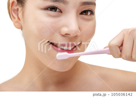 beautiful woman with toothbrush 105036142