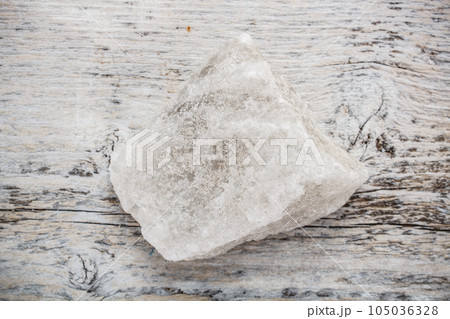 Crystal of mineral salt Crystal of mineral salt 105036328