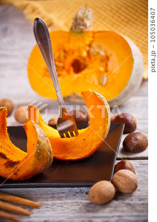 Autumn concept 105036407
