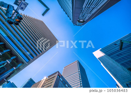 日本の東京都市景観　京橋の交差点からオフィスビルなどを望む（再開発…） 105036483
