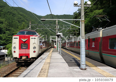 伯備線特急やくも号：381系電車（岡山⇔出雲市） 105038079