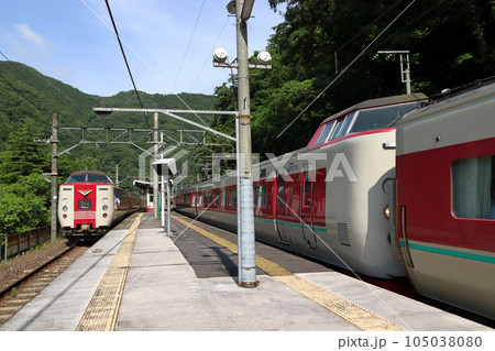 伯備線特急やくも号：381系電車（岡山⇔出雲市） 105038080
