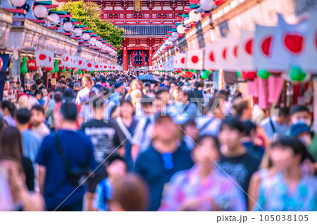 日本の東京都市景観 猛烈な暑さ…賑わう浅草寺。ほぼマスク無しに…感染爆発はない=7月17日 日本の東京都市景観 猛烈な暑さ…賑わう浅草寺。ほぼマスク無しに…感染爆発はない=7月17日 105038105