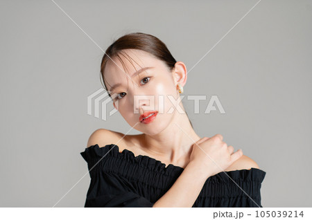 若い女性　クラシカルビューティ 105039214