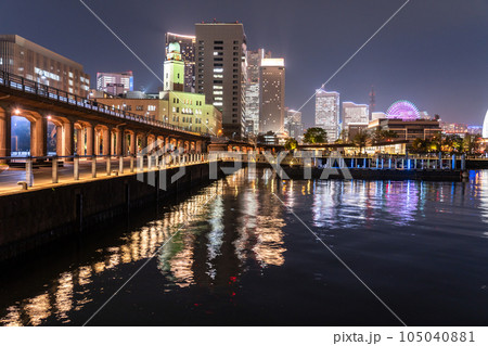 《神奈川県》横浜港町の夜景・象の鼻パーク 《神奈川県》横浜港町の夜景・象の鼻パーク 105040881