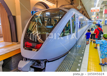 東京　台東区　東武浅草駅　停車中の新型特急スペーシアX 105045024