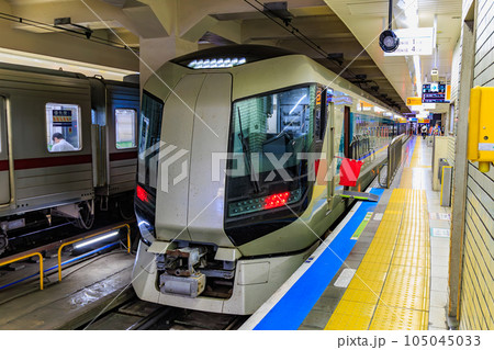 東京 台東区 東武浅草駅 停車中の特急リバティ 東京 台東区 東武浅草駅 停車中の特急リバティ 105045033