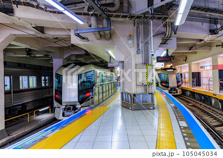 東京 台東区 東武浅草駅 停車中の特急リバティ 東京 台東区 東武浅草駅 停車中の特急リバティ 105045034
