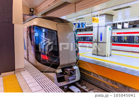 東京 台東区 東武浅草駅 停車中の特急リバティ 東京 台東区 東武浅草駅 停車中の特急リバティ 105045041