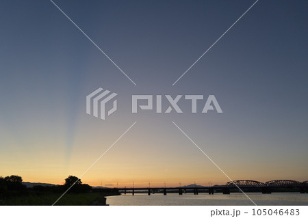 朝の河川敷にて 朝の河川敷にて 105046483