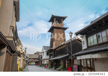 時の鐘 川越蔵造り町並みの風景 かねつき通り 時の鐘 川越蔵造り町並みの風景 かねつき通り 105046561