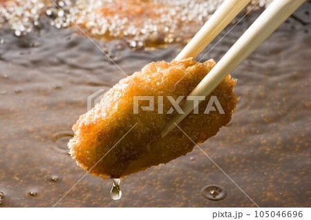 揚がるカキフライ 揚がるカキフライ 105046696