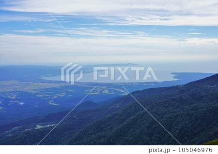 金北山頂上からの藤津川ダムと真野湾 金北山頂上からの藤津川ダムと真野湾 105046976