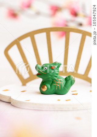 2024年辰年の年賀状 お正月背景素材 2024年辰年の年賀状 お正月背景素材 105047924