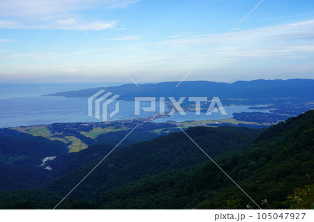 金北山縦走路からの両津湾と加茂湖 金北山縦走路からの両津湾と加茂湖 105047927