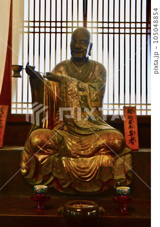 「那迦犀那(ながせな)尊者」の木像（萬福寺･大雄宝殿／京都府宇治市五ケ庄三番割34） 105048854