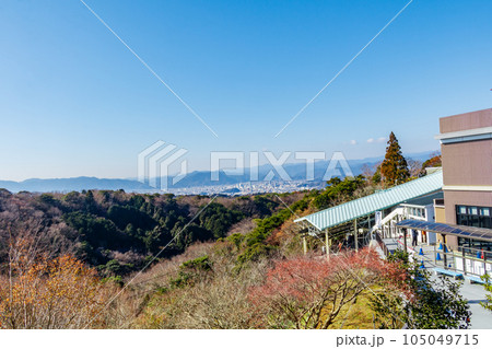 【静岡の景観】日本平からの眺望(静岡市街地方向と日本平ロープウエイ) 【静岡の景観】日本平からの眺望(静岡市街地方向と日本平ロープウエイ) 105049715