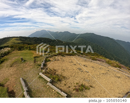 ドンデン山頂上からの金北山への稜線 ドンデン山頂上からの金北山への稜線 105050140