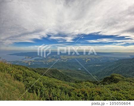 金北山頂上からの佐渡島南部の景色 金北山頂上からの佐渡島南部の景色 105050604