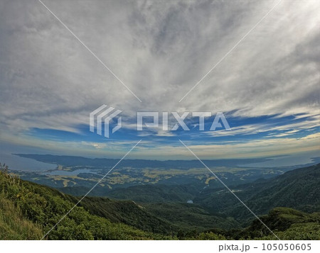 金北山頂上からの佐渡島南部の景色 105050605