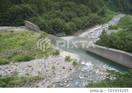 称名滝下流の不透過型砂防堰堤 105054285
