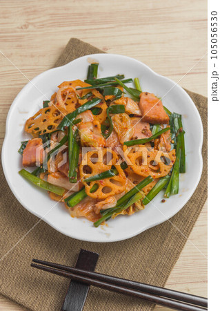 レンコンとベーコンのキムチ炒め 105056530