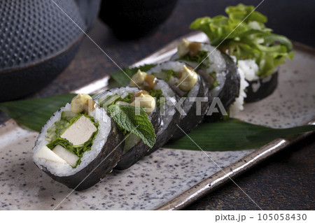 Delicious fresh sushi, raw fish, delicious Japanese food 105058430