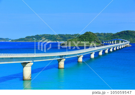 【山口県】快晴の角島大橋 105059547