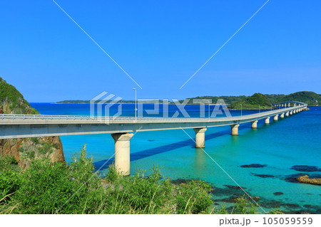 【山口県】快晴の角島大橋 【山口県】快晴の角島大橋 105059559