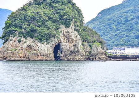 遊覧船から見る犬走島 105063108