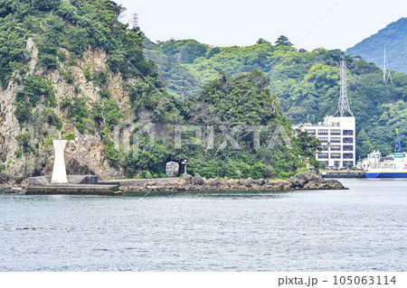 遊覧船から見る犬走島 105063114