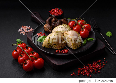Delicious juicy grilled chicken with salt, spices and herbs with vegetables 105064740