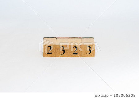 木のブロック　数字　2323 105066208