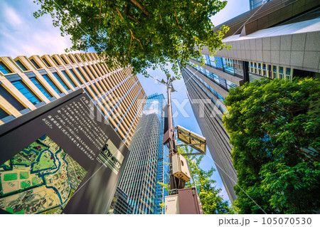 日本の東京年景観 大手町パークビルディング前から大手町のオフィスビル群を望む。防災都市東京…内務省跡 105070530