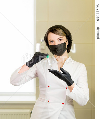 osmetologist holds test tube with blood 105071593