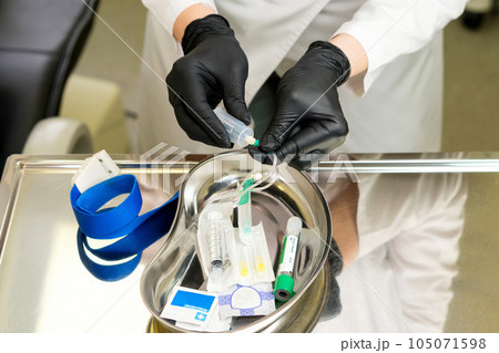 osmetologist holds test tube with blood 105071598