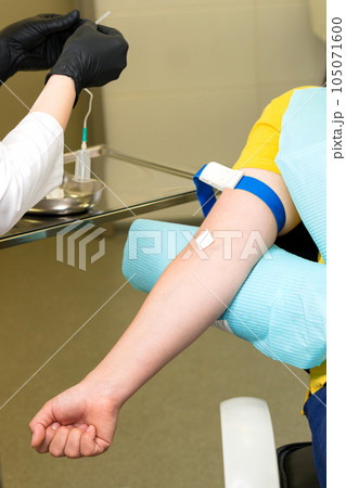 osmetologist holds test tube with blood osmetologist holds test tube with blood 105071600