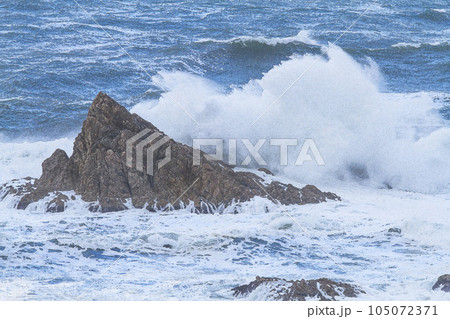 冬の日本海の荒波 水彩画のイラスト素材 [105072371] - PIXTA