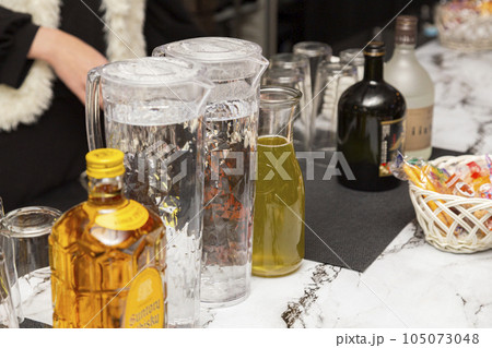 スナックのカウンター 105073048