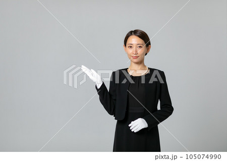 喪服の女性　案内 105074990