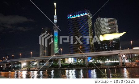 夜の東京スカイツリー 105075228