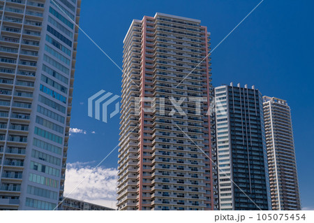《東京都》立ち並ぶタワーマンションの風景・東雲 105075454