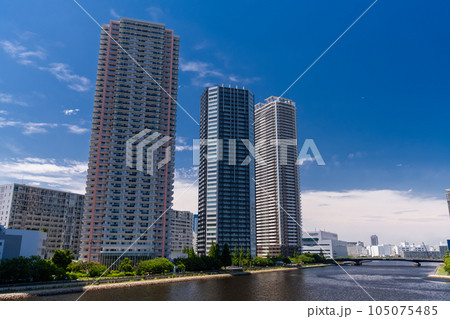 《東京都》立ち並ぶタワーマンションの風景・東雲 《東京都》立ち並ぶタワーマンションの風景・東雲 105075485
