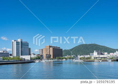 眉山と徳島県庁 眉山と徳島県庁 105076195