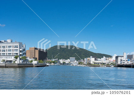 眉山と徳島県庁 眉山と徳島県庁 105076201