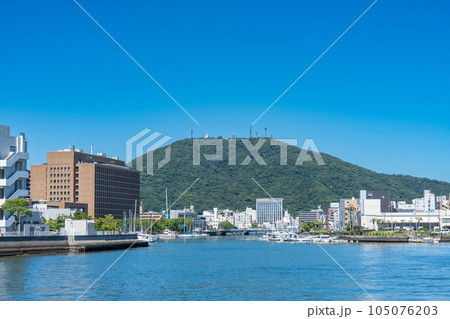 眉山と徳島県庁 眉山と徳島県庁 105076203