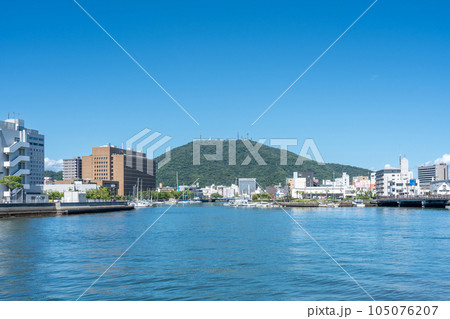 眉山と徳島県庁 眉山と徳島県庁 105076207