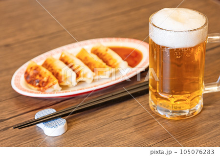 餃子と発泡酒 餃子と発泡酒 105076283