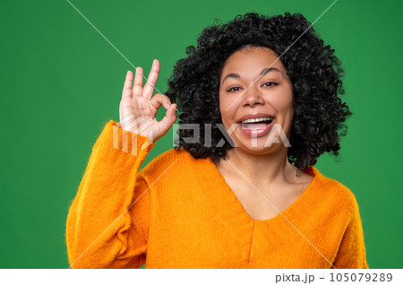 Happy dark-haired ypung woman in orange 105079289